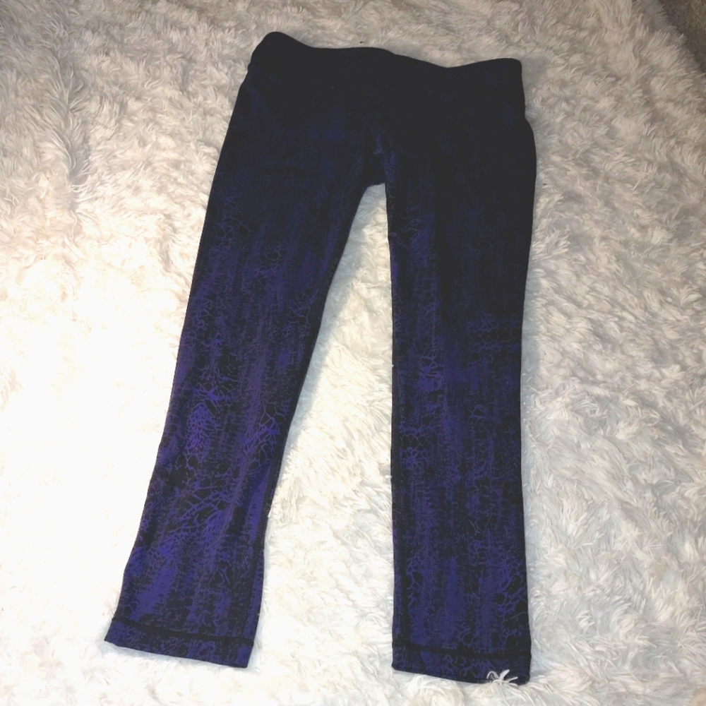 Kirckland purple snakeskin pattern cropped legging - Picture 1 of 6